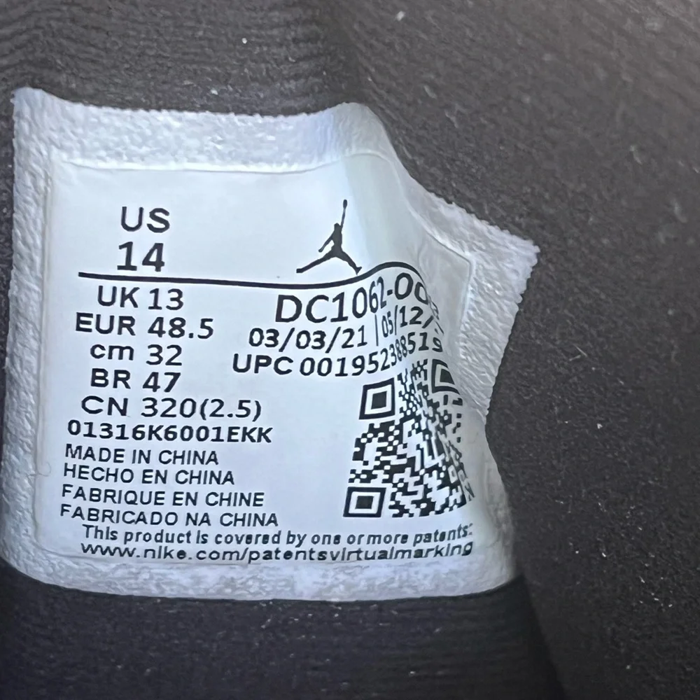 Jordan 12 Utility - Picture 2 of 4